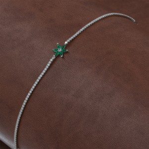 سوار تنس نجمي من الفضة الإسترلينية للنساء مع أحجار الزيركون الخضراء والبيضاء سوار تنس نجمي من الفضة الإسترلينية للنساء مع أحجار الزيركون الخضراء والبيضاء