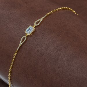 سوار فضة استرلينية مطلي بالذهب الأصفر وزين بحجر زيركون كبير سوار فضة استرلينية مطلي بالذهب الأصفر وزين بحجر زيركون كبير