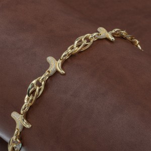 Sterling Silver Turkish Bracelet with Interlocking Rings and Wing Charms Embroidered with Clear Zircon Sterling Silver Turkish Bracelet with Interlocking Rings and Wing Charms Embroidered with Clear Zircon