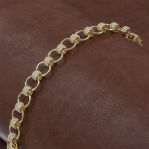 سوار رأس النمر باللون الذهبي من الفضة مرصع بحجارة الزركون بتصميم حلقات متشابكة سوار رأس النمر باللون الذهبي من الفضة مرصع بحجارة الزركون بتصميم حلقات متشابكة