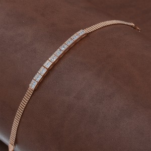 سوار تنس فضة للنساء مزين بأحجار زركون مربعة سوار تنس فضة للنساء مزين بأحجار زركون مربعة