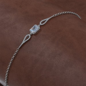 925 Silver Bracelet for Women with Zircon Stones - Simple and Exquisite Design 925 Silver Bracelet for Women with Zircon Stones - Simple and Exquisite Design