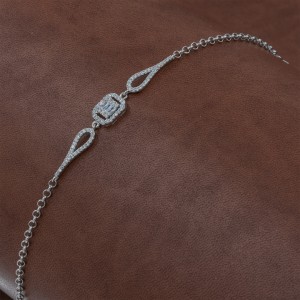 925 Sterling Silver Chain Bracelet Studded with Zircon Stones in a Beautiful Geometric Shape 925 Sterling Silver Chain Bracelet Studded with Zircon Stones in a Beautiful Geometric Shape