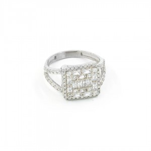Chic Women's Rings: 925 Sterling Silver Ring for Women Studded with Zircon Stone Chic Women's Rings: 925 Sterling Silver Ring for Women Studded with Zircon Stone