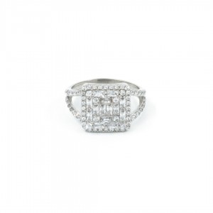 Chic Women's Rings: 925 Sterling Silver Ring for Women Studded with Zircon Stone Chic Women's Rings: 925 Sterling Silver Ring for Women Studded with Zircon Stone